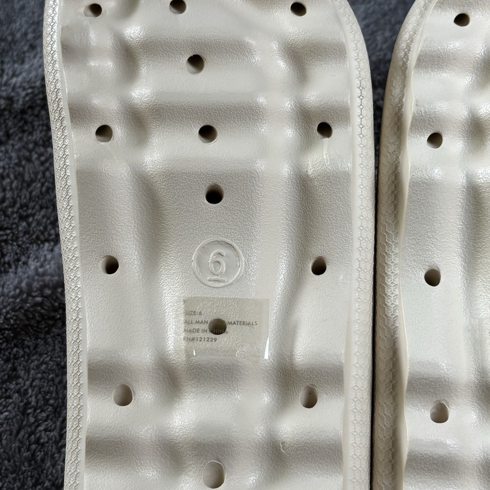 Bebé Womens White Slide 3D Logo  Sandals size 6  Pool, Beach , Casual New - Picture 6 of 8